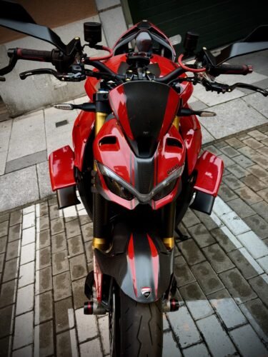 Click to view full screen Flyscreen for Ducati Streetfighter V4/V4S - Carbon Fiber photo review