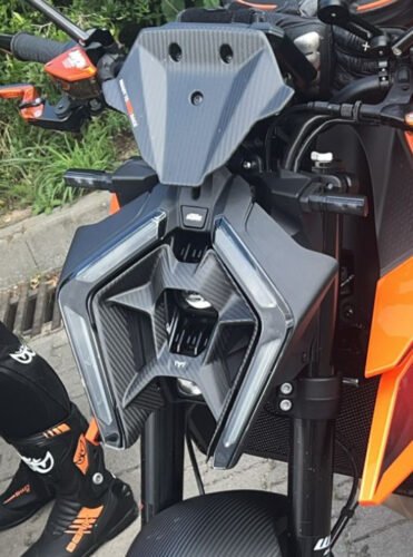Headlight Cover for KTM Superduke 1390R / Duke 990 MY 24 - Carbon Fiber photo review
